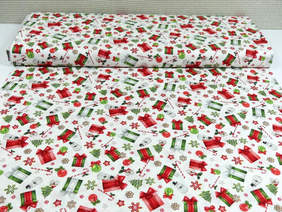 Preview: Patchwork Stoff Studio E Geschenkpäckchen in rot und grün  mit Schneemann